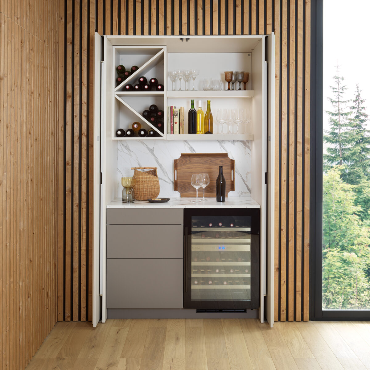 Kühler Luxus für die Küche. Nur unter optimalen Lagerbedingungen und exakter Temperatur entfalten Weine ihr volles Geschmackspotenzial. SCHMIDT bietet hier eine breite Palette an Wellness-Oasen für edle Tropfen.