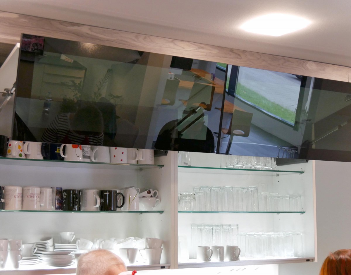 Hängeschrank mit horizontaler Falttür › Schmidt Küchen und Wohnwelt in