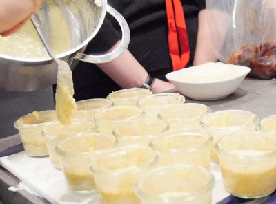 Vorbereitungen für das Grießsoufflé